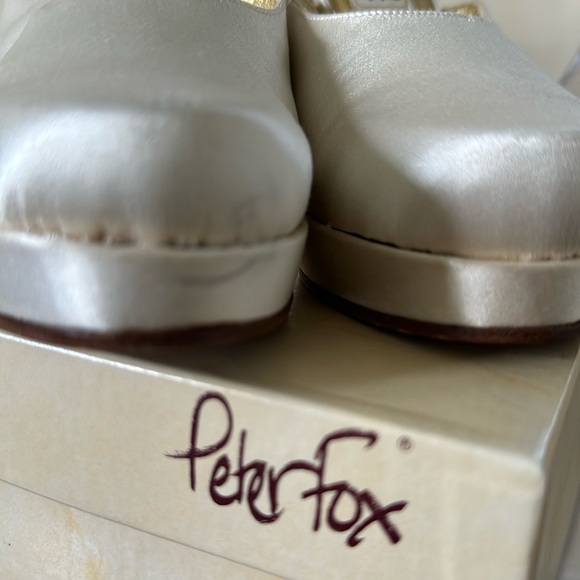 Vintage Peter Fox Letizia, Platform Pumps, White Italian Silk, Size 7.5 - Picture 7 of 16